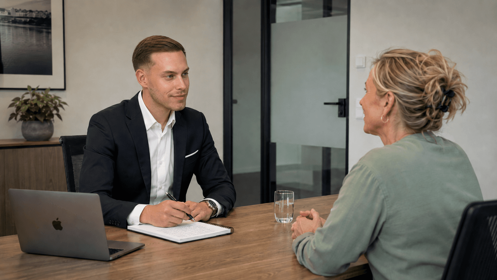 Lukas Fischer im Beratungs-Gespräch